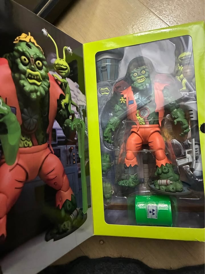 NECA TMNT Ultimate Muckman Action Figure w/ Joe Eyeball - photo 2