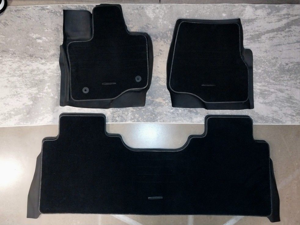 6-Piece Ford F150 Platinum Heavy Duty Floor Mats – Like New – $6