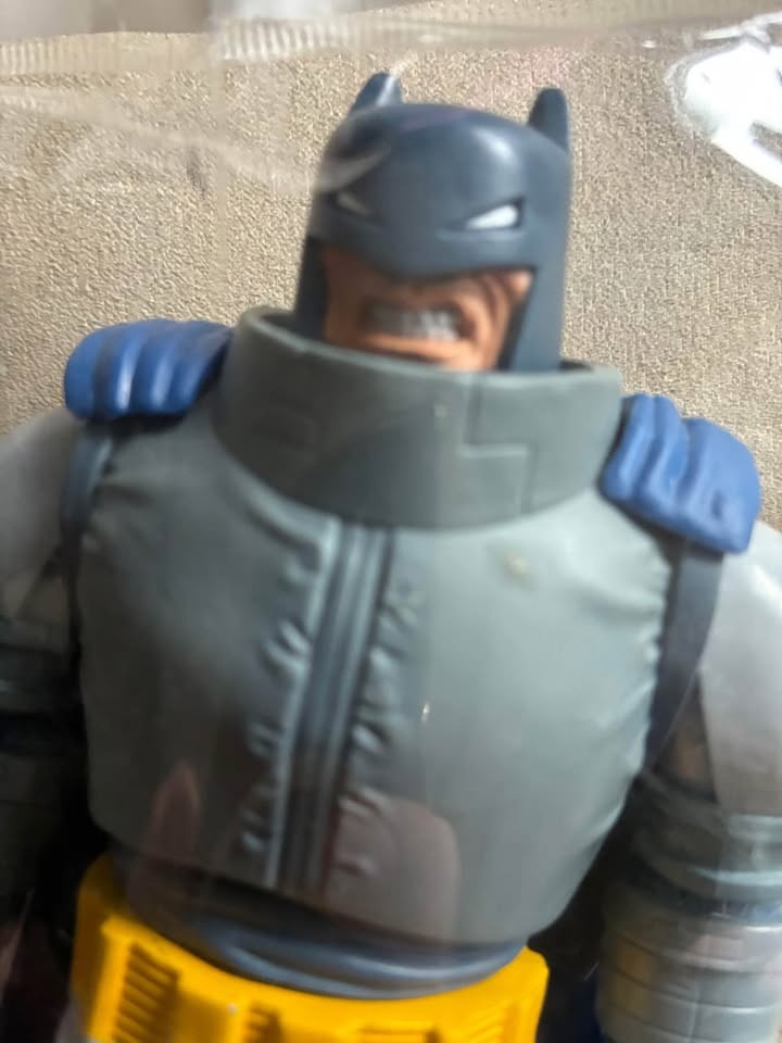 DC  Armored Batman - photo 3