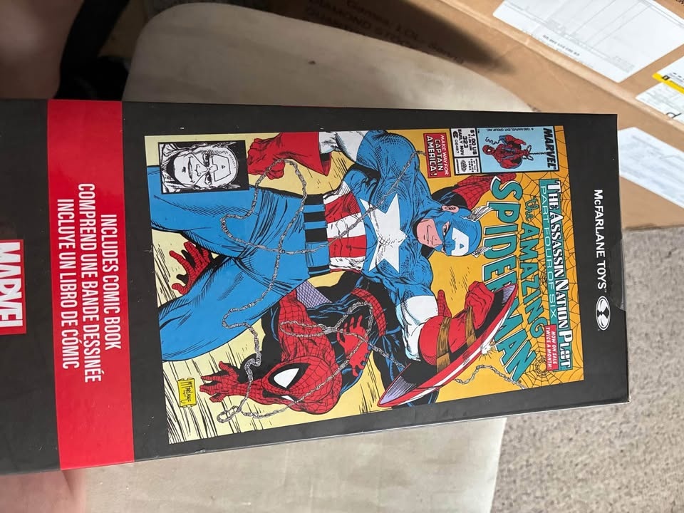 McFarlane Toys Captain America 1:6 Scale Figure (ASM #323) - photo 2
