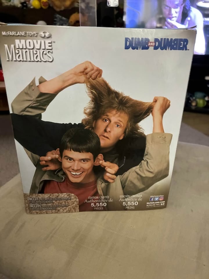 McFarlane Movie Maniacs Lloyd Christmas Figure - photo 2