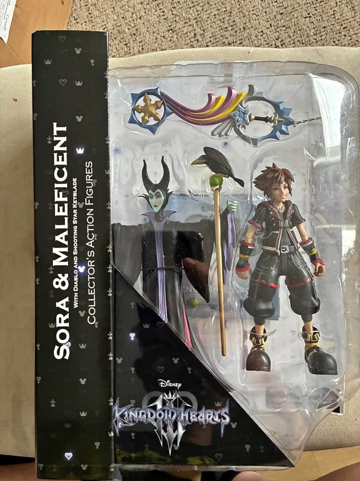 Maleficent & Sora Kingdom Hearts 3 Diamond Select Figures