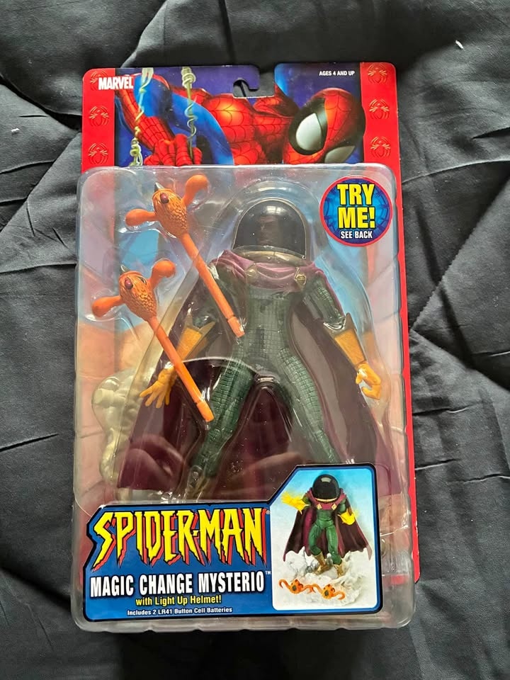 SPIDER-MAN CLASSICS VILLAIN MAGIC CHANGE MYSTERIO TOYBIZ 2004