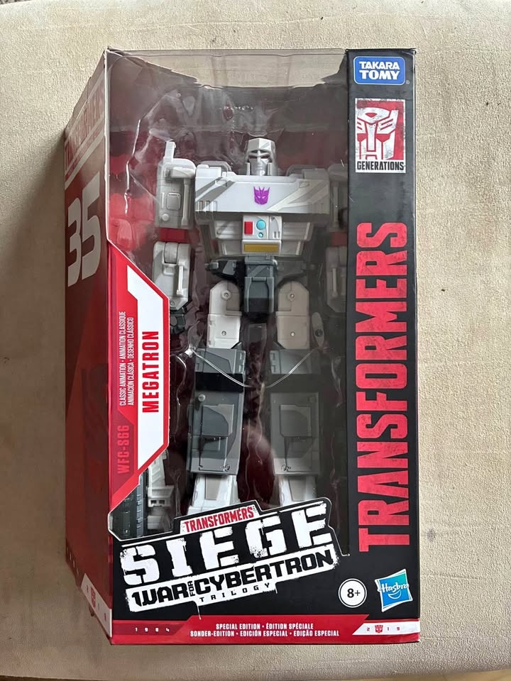 Transformers Siege War for Cybertron Megatron 35th Action Figure