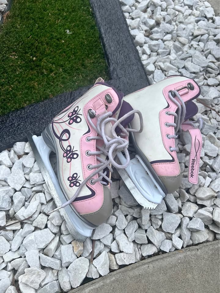 Boy Skate Size 4, Girl Skate Size 3