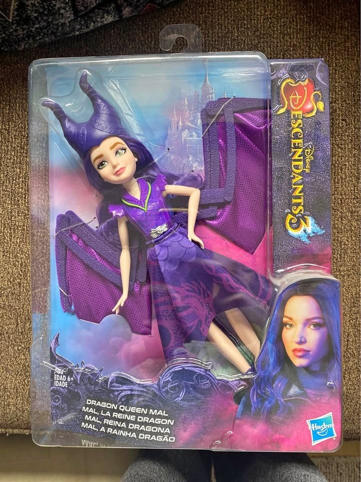 11" Disney Hasbro Descendants 3~Winged Dragon Queen Mal Fashion