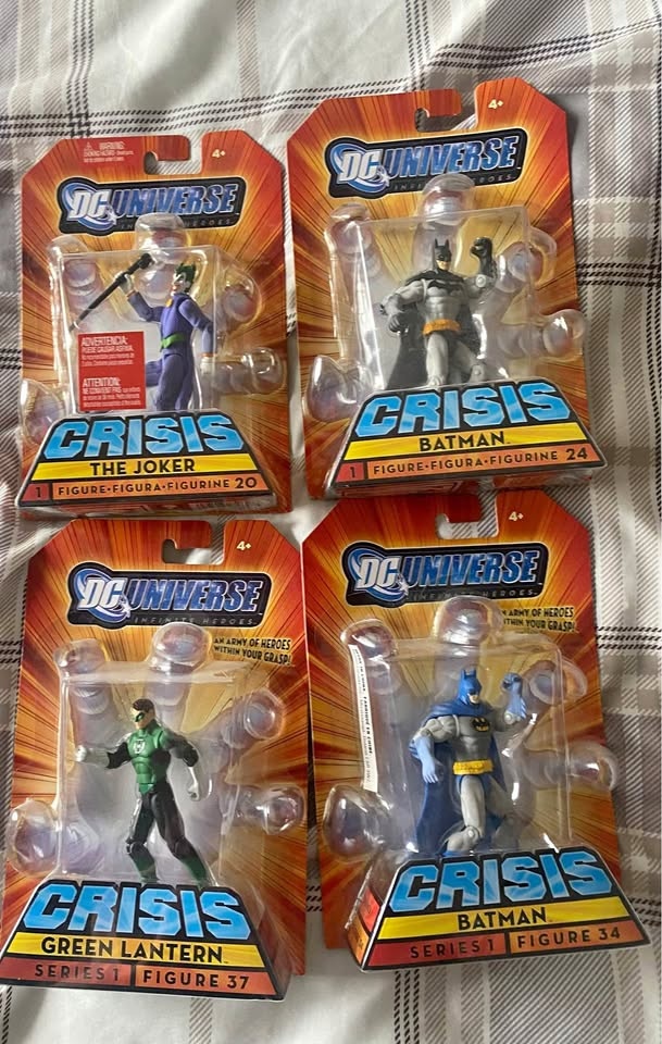 DC Universe 3.75” Crisis figure lot