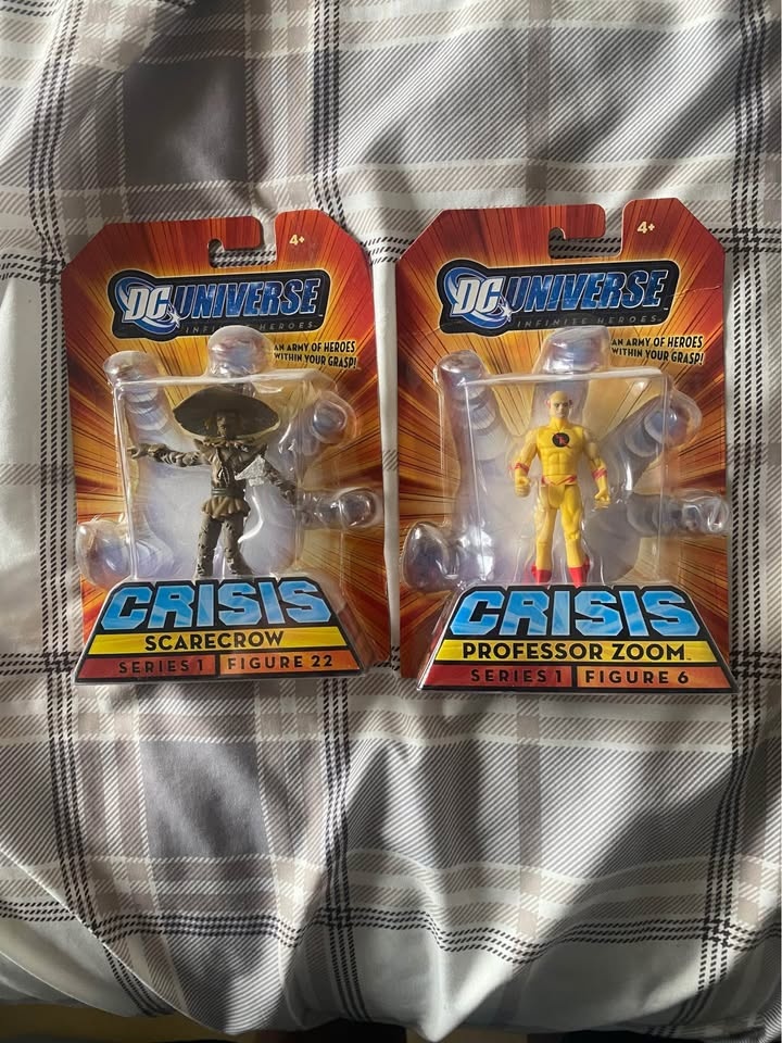DC Universe 3.75” Crisis figure lot - photo 2