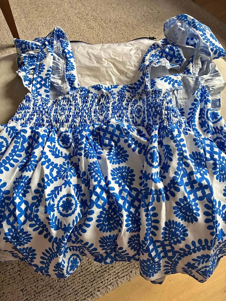 Sweetra Woman’s Square Top