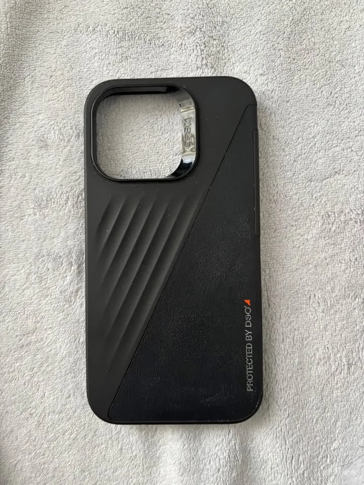 Zaag gear4 iPhone 13 Pro case image indicator(4)