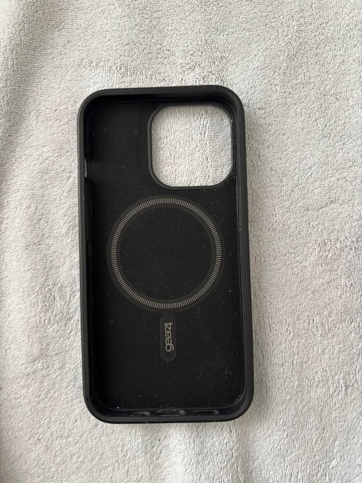 Zaag gear4 iPhone 13 Pro case - photo 5