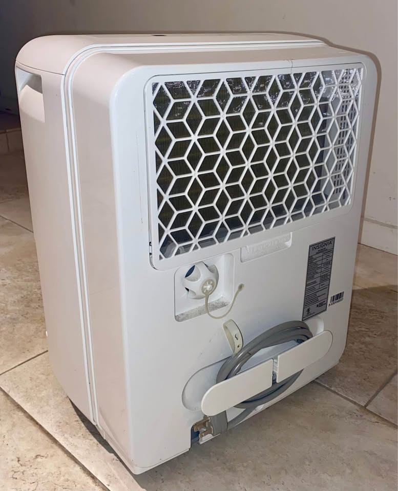 Insignia Dehumidifier - photo 3