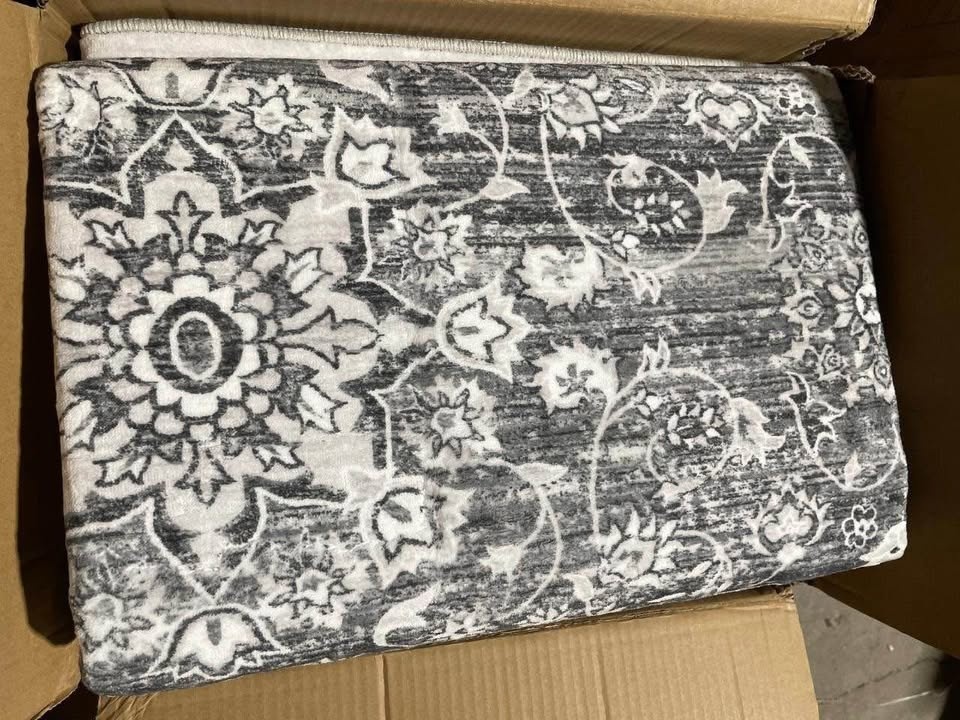 NEW 5x7 ft Area Rug - photo 5