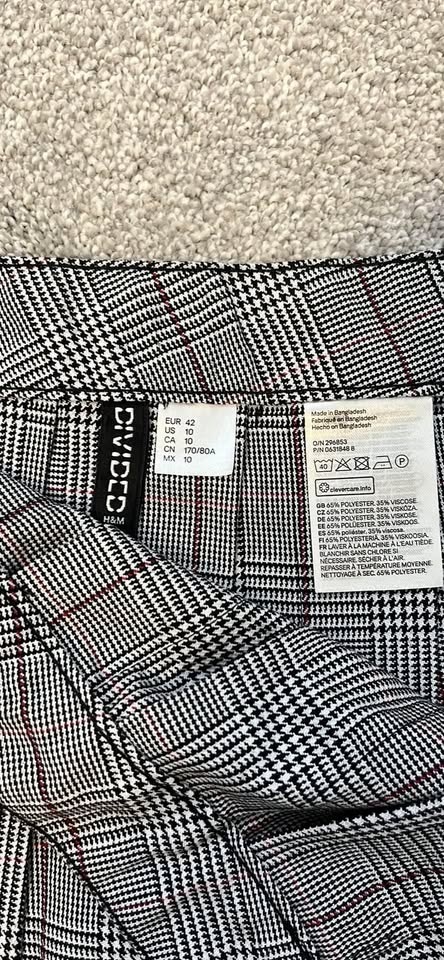 Closet Clearance 🌼 H&M Pleated skirt - Size 10 - photo 3