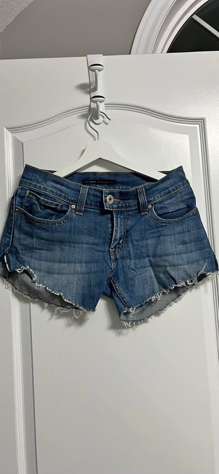 Levi's Denim Shorts - Size 6