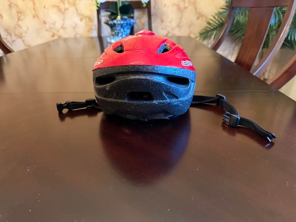 CCM Bicycle Helmet (New with Tag) M/L - photo 3