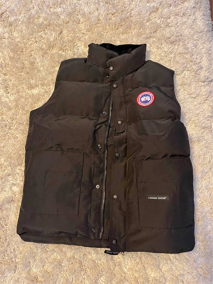 Canada Goose Black Puffer Vest XL