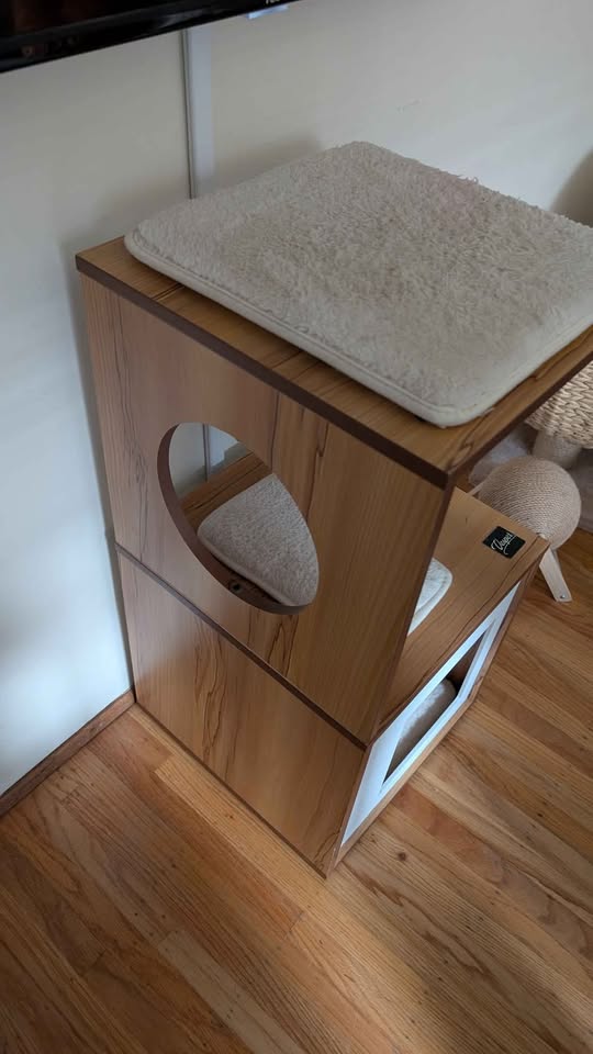 Like new Vesper cat tree - photo 4