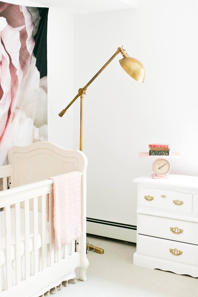 Solid Wood Convertible Crib - Antique White - photo 3
