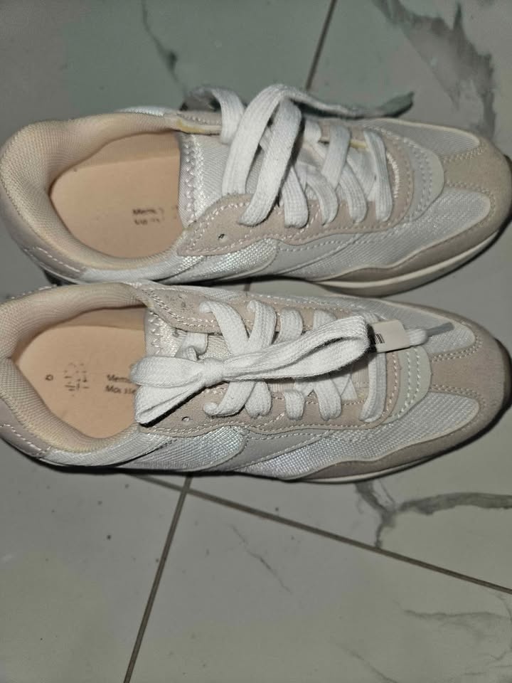 $30 ONLY!! BRAND NEW SIZE 6 RUNNING SHOES FOR ADULTS - photo 2