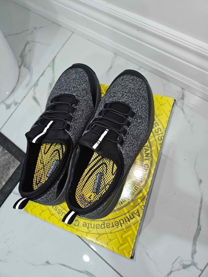 $30 ONLY!! BRAND NEW SIZE 7 TREDSAFE RUNNING SHOES FOR ADULTS IN - photo 2