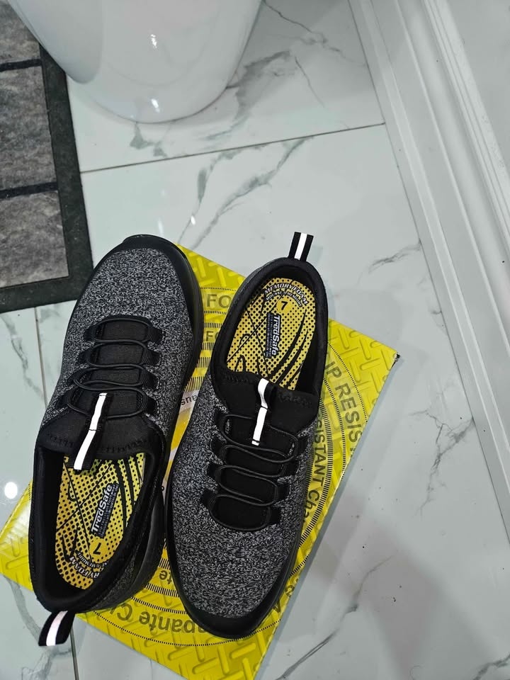 $30 ONLY!! BRAND NEW SIZE 7 TREDSAFE RUNNING SHOES FOR ADULTS IN - photo 3