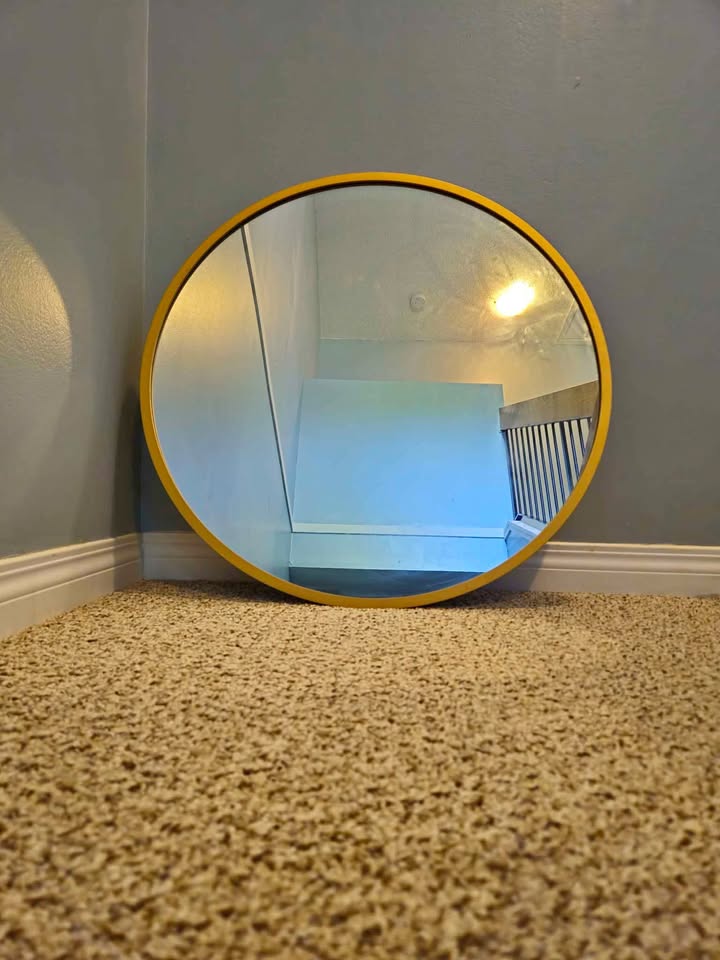 Round mirror 26.5 inches