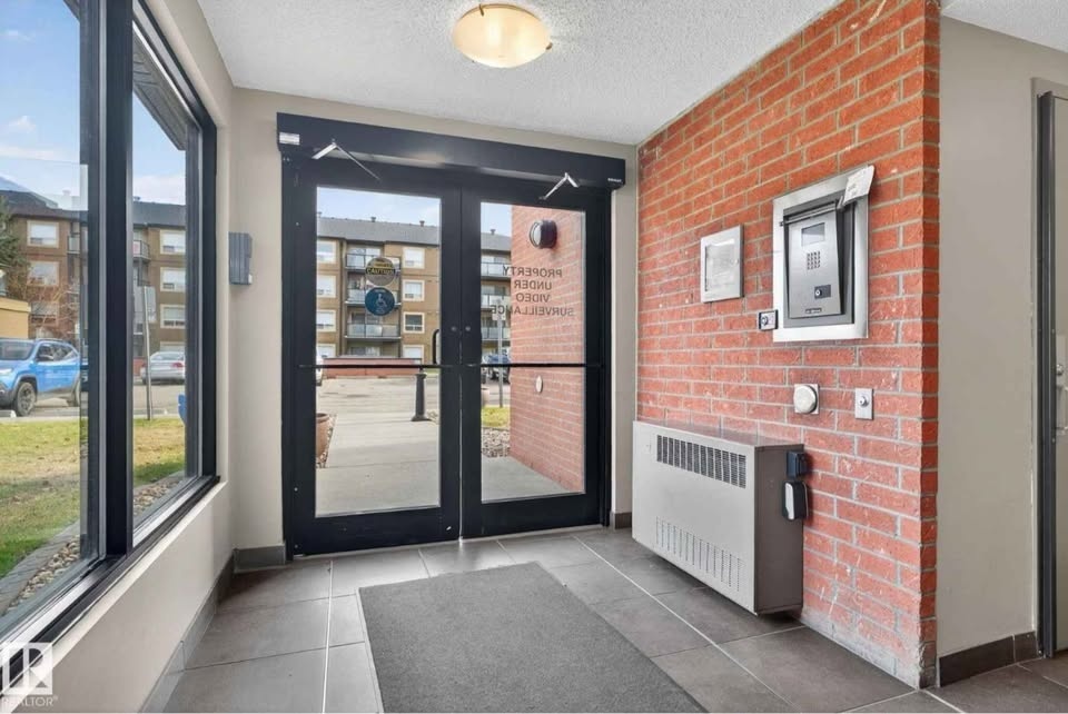 1 Bed 1 Bath Condo in Hudson Village, Edmonton - photo 2