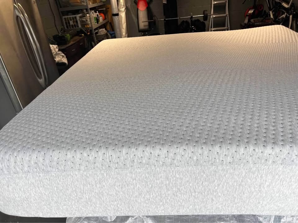 Casper Dream Max King Mattress, Like New, 30 Days Old - photo 2