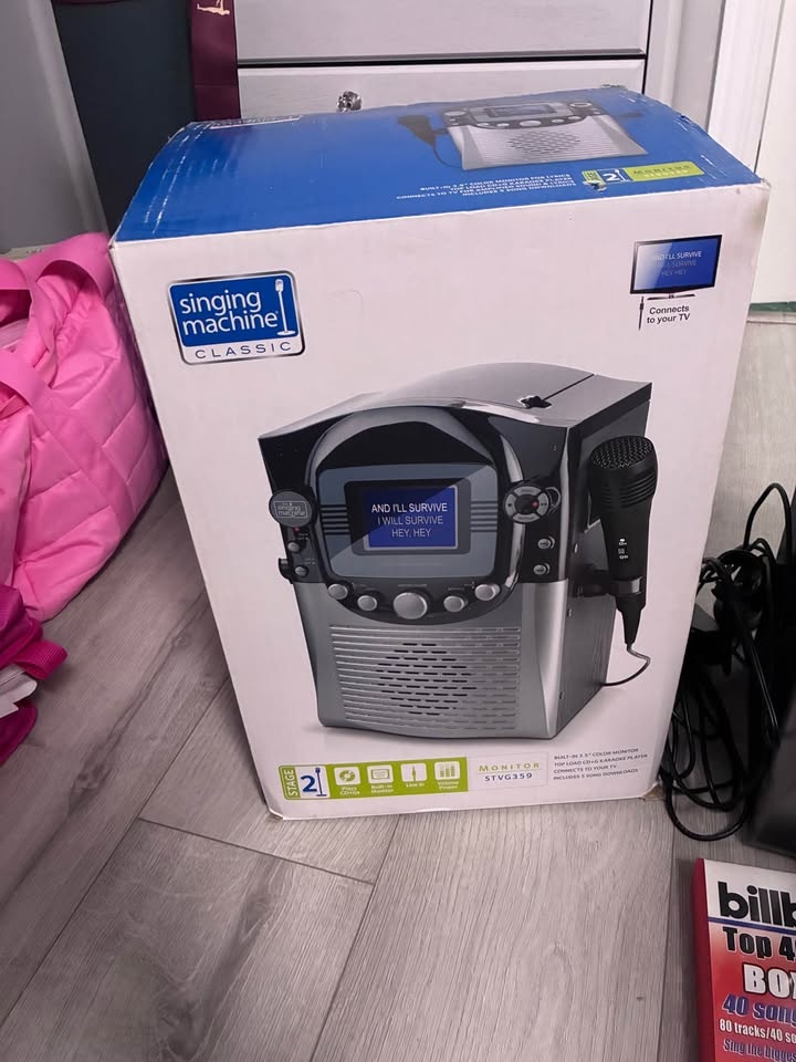 Singing Machine & 2 sets of Karaoke CDs - photo 3