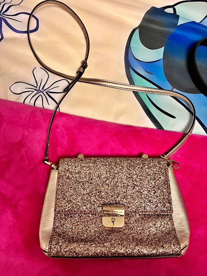 Ladies Purses like new 🧡