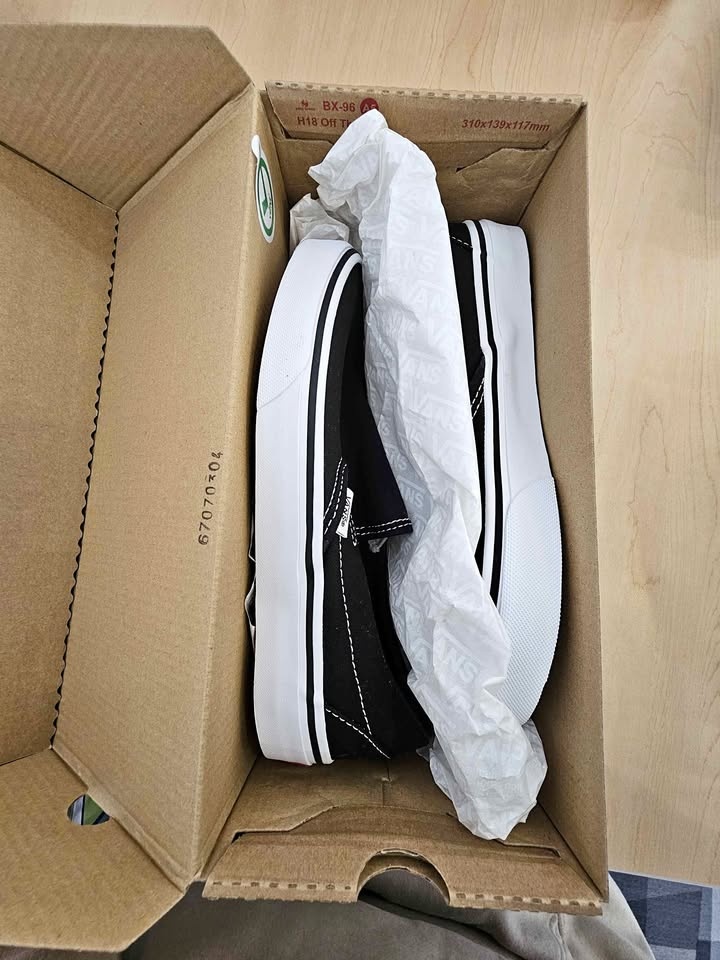 BNIB Vans Classic Slip-On Shoes Black M-6.5 or W-8 - photo 2
