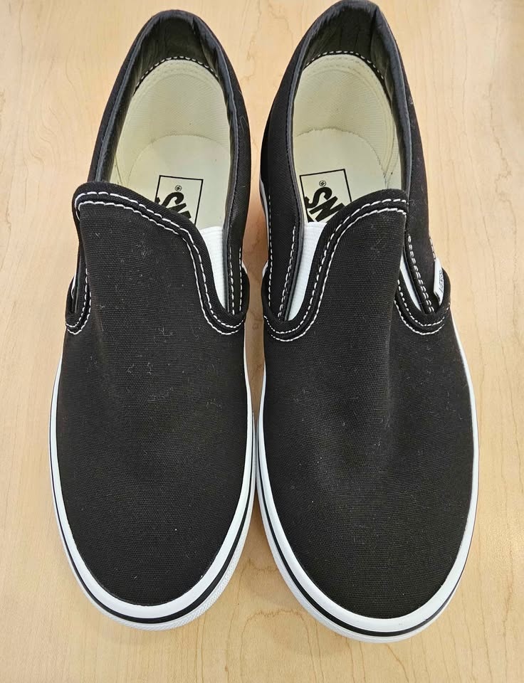 BNIB Vans Classic Slip-On Shoes Black M-6.5 or W-8