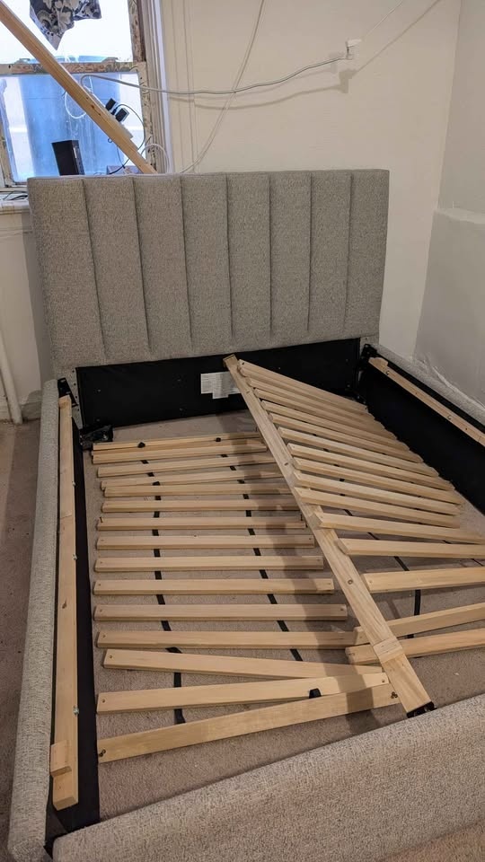 Queen size bed frame with headboard - photo 2