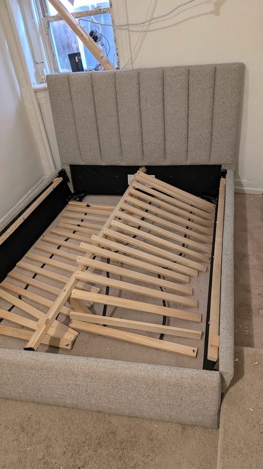 Queen size bed frame with headboard - photo 3