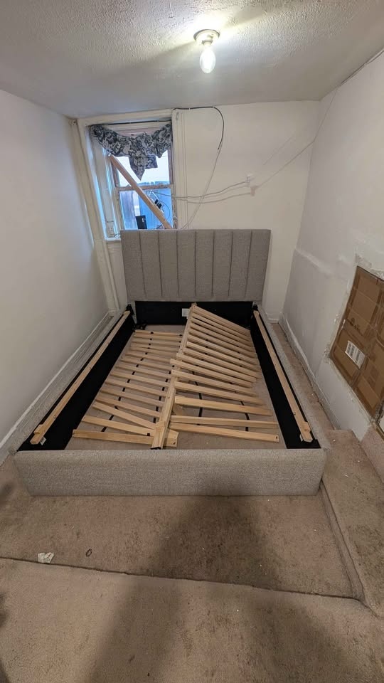 Queen size bed frame with headboard - photo 4