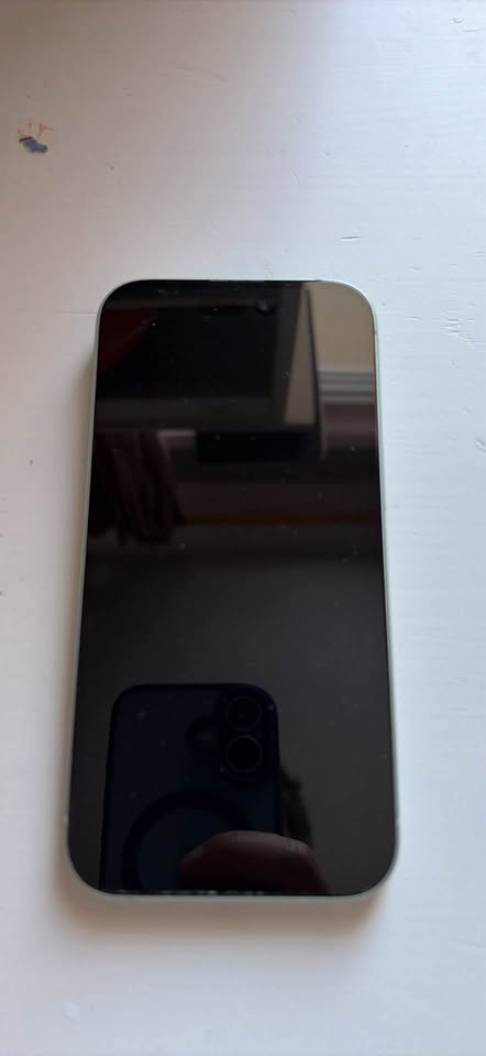 iPhone 15 unlocked - photo 2