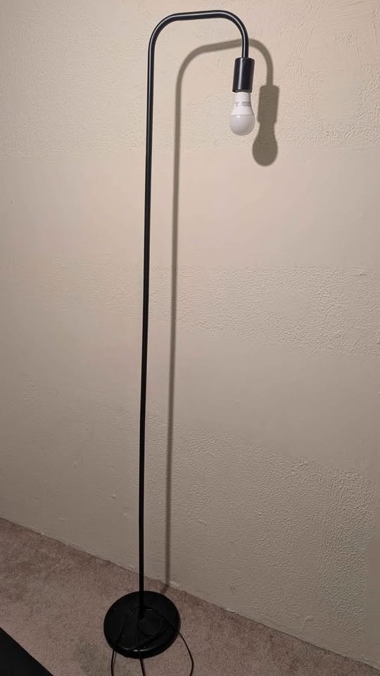 Floor lamp with round base - photo 2