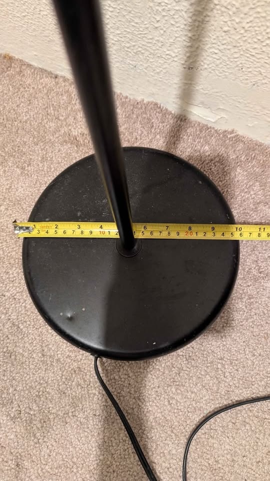 Floor lamp with round base - photo 5