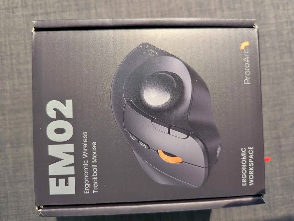 Ergonomic Wireless Mouse - New