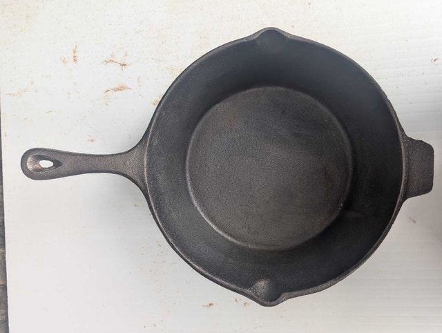 Deep cast iron pan - photo 2