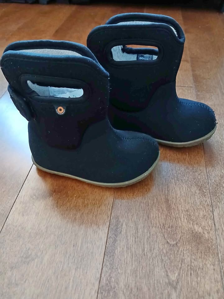🏆Toddler Bogs Boots Size 6