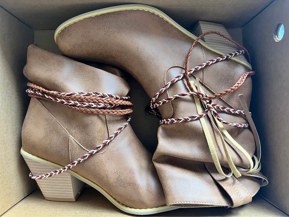 Boots brand new 38