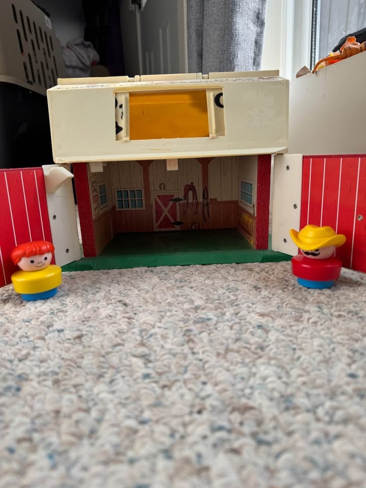 Vintage Fisher Price Family Farm 1967 - photo 2