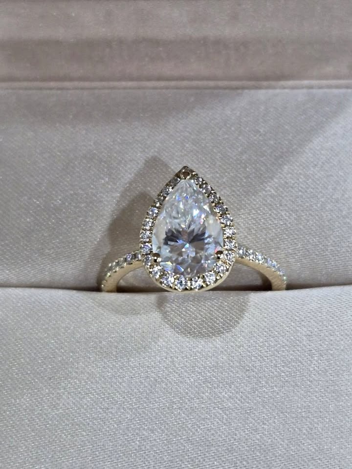 2 CT Moissanite Engagement Ring