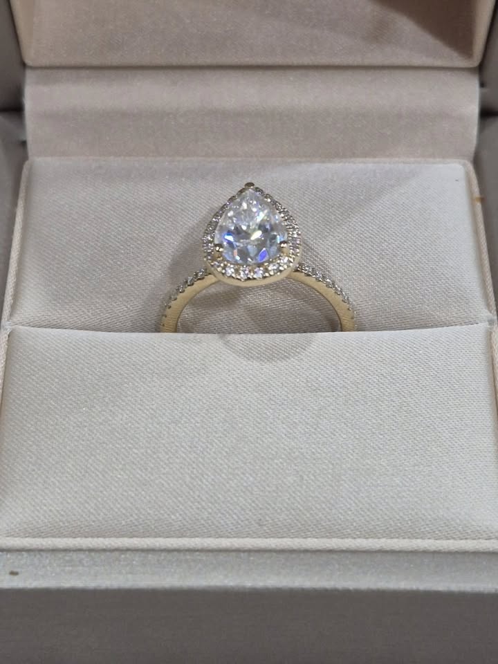 2 CT Moissanite Engagement Ring - photo 2