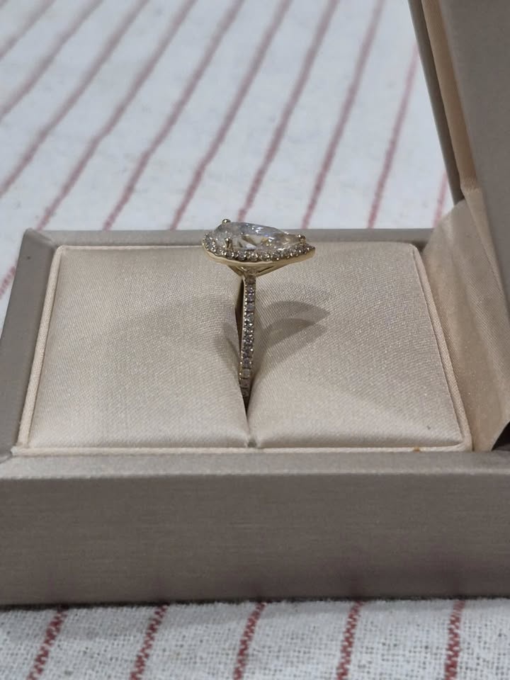 2 CT Moissanite Engagement Ring - photo 4
