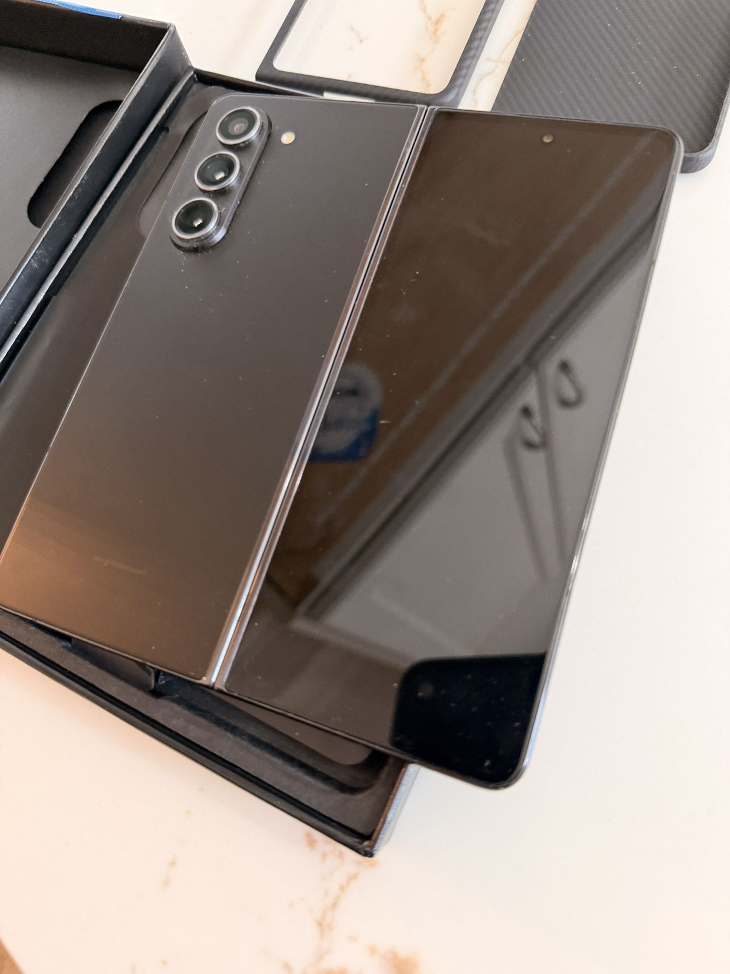 Samsung Galaxy Fold 5 256 GB Unlocked Like New - photo 2