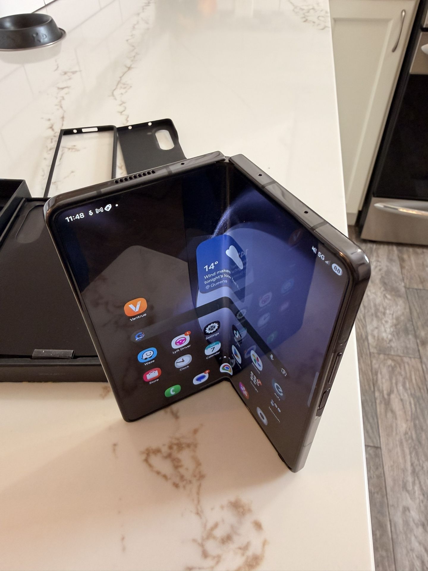 Samsung Galaxy Fold 5 256 GB Unlocked Like New - photo 3