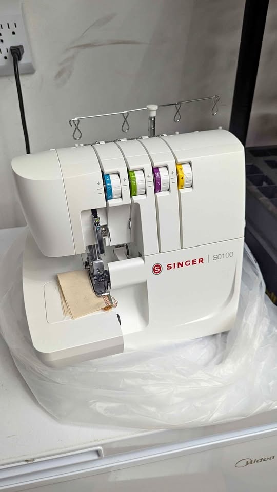 Singer SINGER S0100 Metal Frame Serger